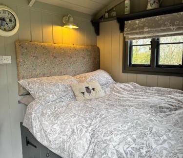 Sedlescombe House | Greatwood Shepherds Hut