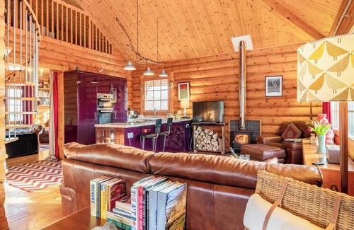 Norwich Cottage | Grebe Lodge (Lodge 6)