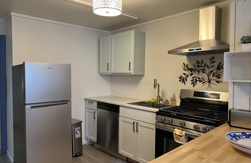 Stockade Historic District Apartment | Grecian Downtown Apartment