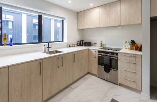 Christchurch City Centre House | Greek Island Inspired 2 Bed room 1 Bath Townhouse