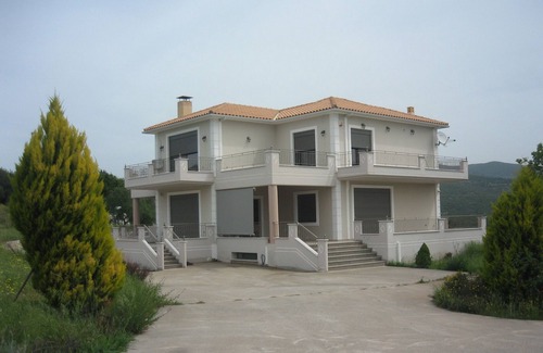 Trifylia House | Greek Villa