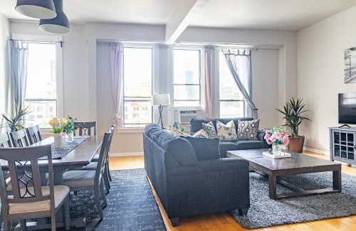 Gaslamp Quarter Hotel | Greely Gaslamp - Loft W Parking & 4 Beds #401