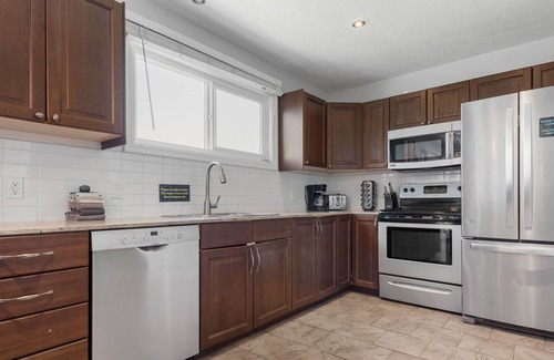 Promontory House | Green Acres - Hot Tub/Arcade/Theatre/Golf Green/Life Size Chess & More