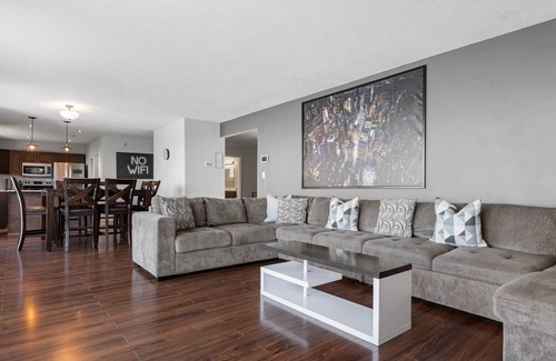 Promontory House | Green Acres - Hot Tub/Arcade/Theatre/Golf Green/Life Size Chess & More