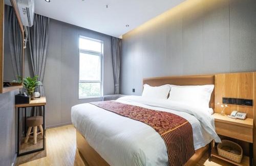 Baoshan Hotel | Green Alliance Baoshan Shanghai University Qihua Road Metro Station