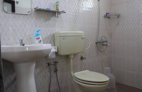 Chellarcovil Hotel | Green Ark Resorts