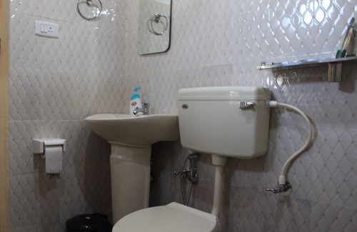 Chellarcovil Hotel | Green Ark Resorts