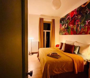 Zizkov Apartment | Green balcony & king size bed