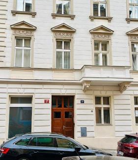 Zizkov Apartment | Green balcony & king size bed