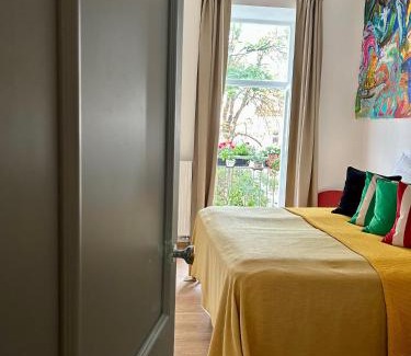 Zizkov Apartment | Green balcony & king size bed