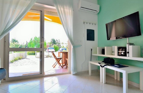 Pizzo Apartment | Green Bay; a comfortable one-bedroom ground floor apartment with communal pool