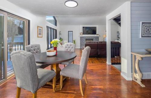 Green Bay House | Green Bay Cozy home, 3 bed rooms, 6 beds, 2 bath