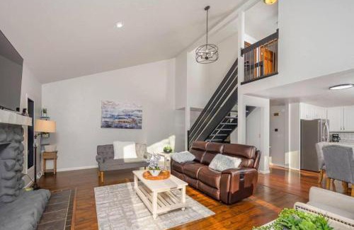 Green Bay House | Green Bay Cozy home, 3 bed rooms, 6 beds, 2 bath