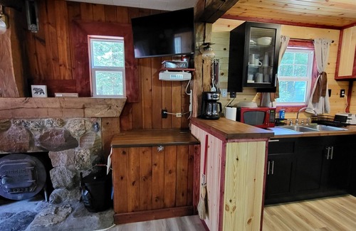 Irons Cabin | Green Cabin in the Woods