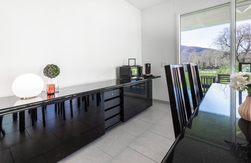 Caslano Apartment | Green Caslano Apartment