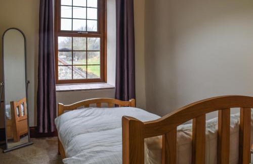 Llangain House | Green Castle