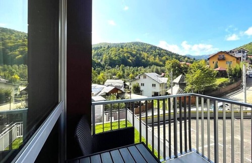 Sinaia Apartment | Green Charm Studio