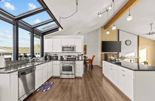 Northeast Tacoma House | Green Clean-180 Waterviews! Stunning Sunsets. Firepit. Pets.