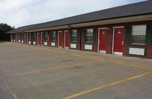Henryetta Hotel | Green Country Inn