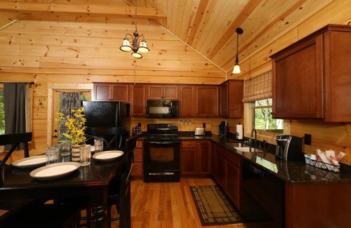 Townsend Cabin | Green Door Cabin - A Cozy Cabin Getaway in the heart of Townsend, TN