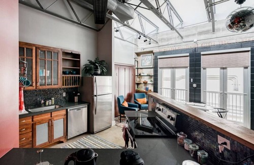 Brazos Apartment | Green Door Lofts-Retro Loft - Silos/Downtown