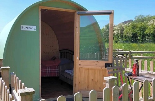 Kingswood Cabin | Green Dragon and Kitchen Pod - Sleeps 2 & Parking
