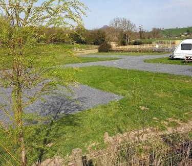 Kingswood House | Green Dragon and Kitchen Pod - Sleeps 2 & Parking
