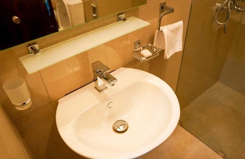 Boralesgamuwa Apartment | Green Eye Apartment & Hotel