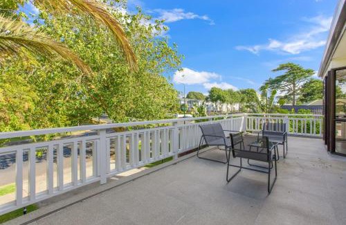 Manurewa House | Green Family 5BR Retreat in Wattle Downs w Yard