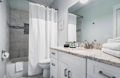 Gulf Shores House | Green Family Bungalow! Beach Access, Pool, & Fishing Dock