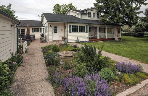 Bozeman House | Green Gables - Country Farmhouse - 7 Minutes to Bozeman