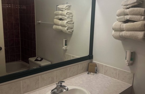 Whitecourt Hotel | Green Gables Inn