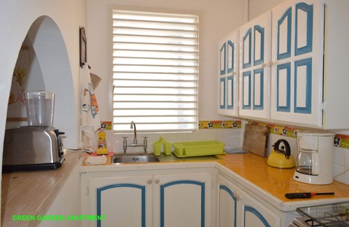 Silver Sands Apartment | Green Garden Apartment at Blue Ocean Cottage in Silver Sands