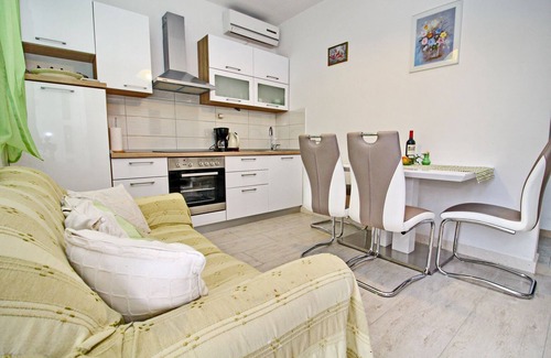 Zrnovo House | Green Garden House - Four Bedroom House with Private Pool
