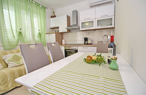 Zrnovo House | Green Garden House - Four Bedroom House with Private Pool