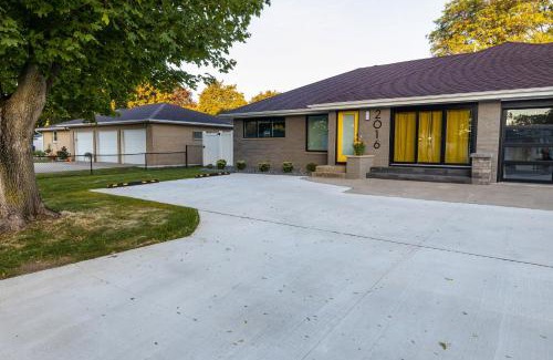 Ashwaubenon House | Green Getaway by Simple Life Rentals