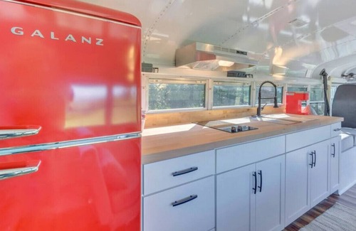 Nelson House | Green Giant : Glamp w/ Amenities, Wine/Beer, Views