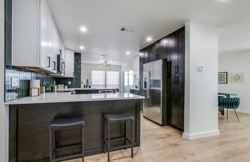 Richardson House | Green Goddess Retreat 3B 2B KING