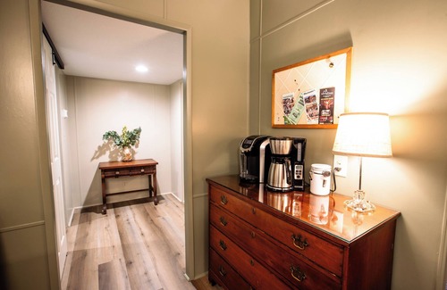 Geneva House | Green Haven - a newly renovated quiet retreat near Wineries, Lake Erie, & Spire