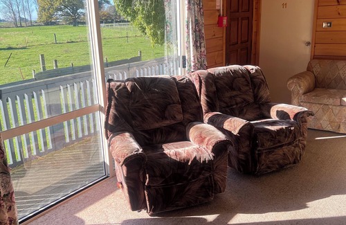 Temuka House | Green Hayes Cottage.In the country,quiet and peaceful.