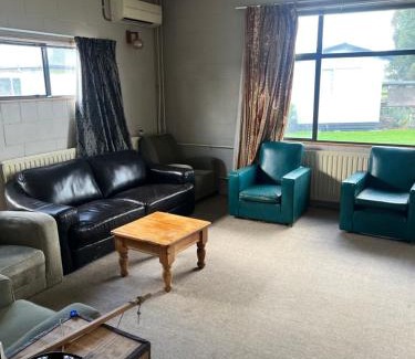 Temuka House | Green Hayes Estate Rentals - R4 Magnolia House