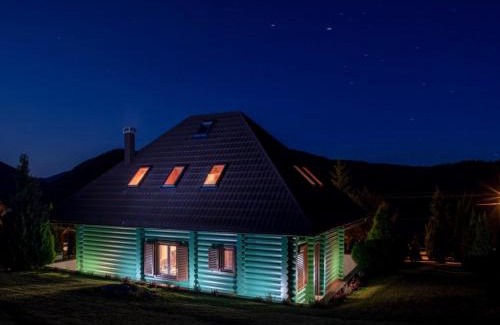 Ravna Gora Ski Chalet | Green Hill