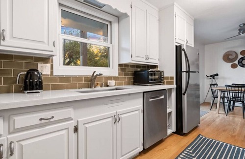 Freestone Cottage | Green Hill Retreat w/Pool, Hot Tub, Orchard & BBQ