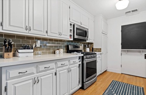 Freestone Cottage | Green Hill Retreat w/Pool, Hot Tub, Orchard & BBQ