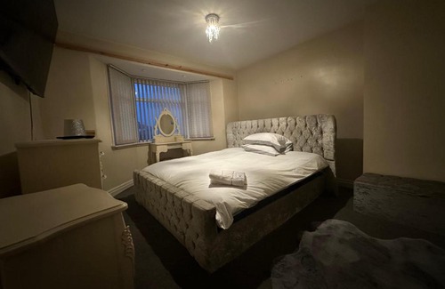 Leeds Apartment | Green Hill Stay