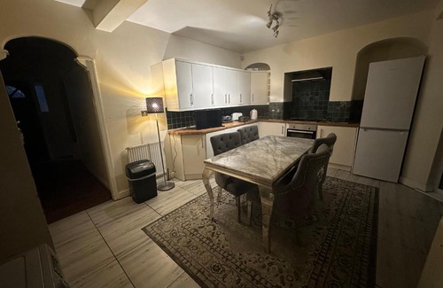 Leeds Apartment | Green Hill Stay