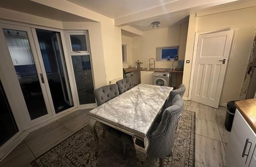 Leeds Apartment | Green Hill Stay