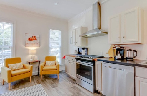 Green Hills House | Green Hills Getaway – Shopping and Dining District