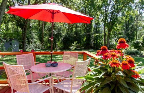 Green Hills House | Green Hills Getaway Shopping and Dining District