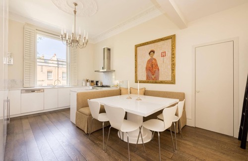 Royal Borough of Kensington and Chelsea Apartment | Green History – 3 Bedrooms in Kensington